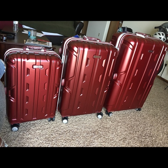 samsonite burgundy luggage
